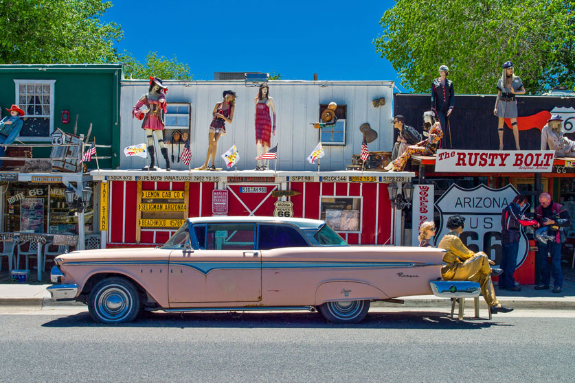 route 66 autos tura, rozsaszin cadillac